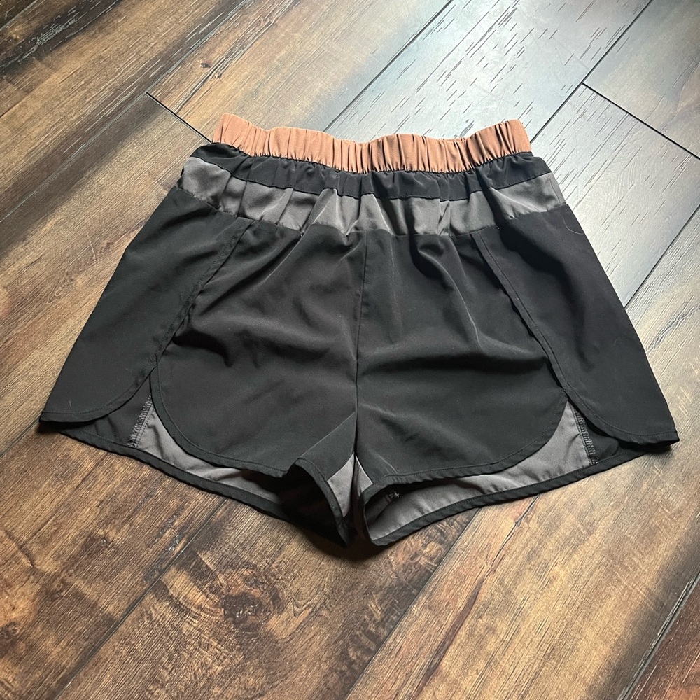 New In: High wasted athletic shorts!